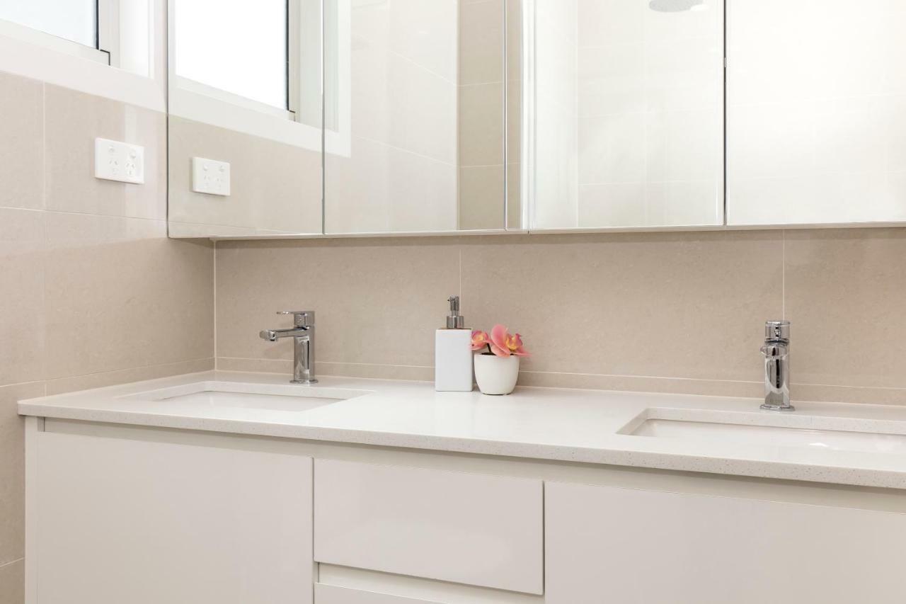 Villa Park Avenue Luxe Townhouse Brand New Sleeps 9 Brisbane