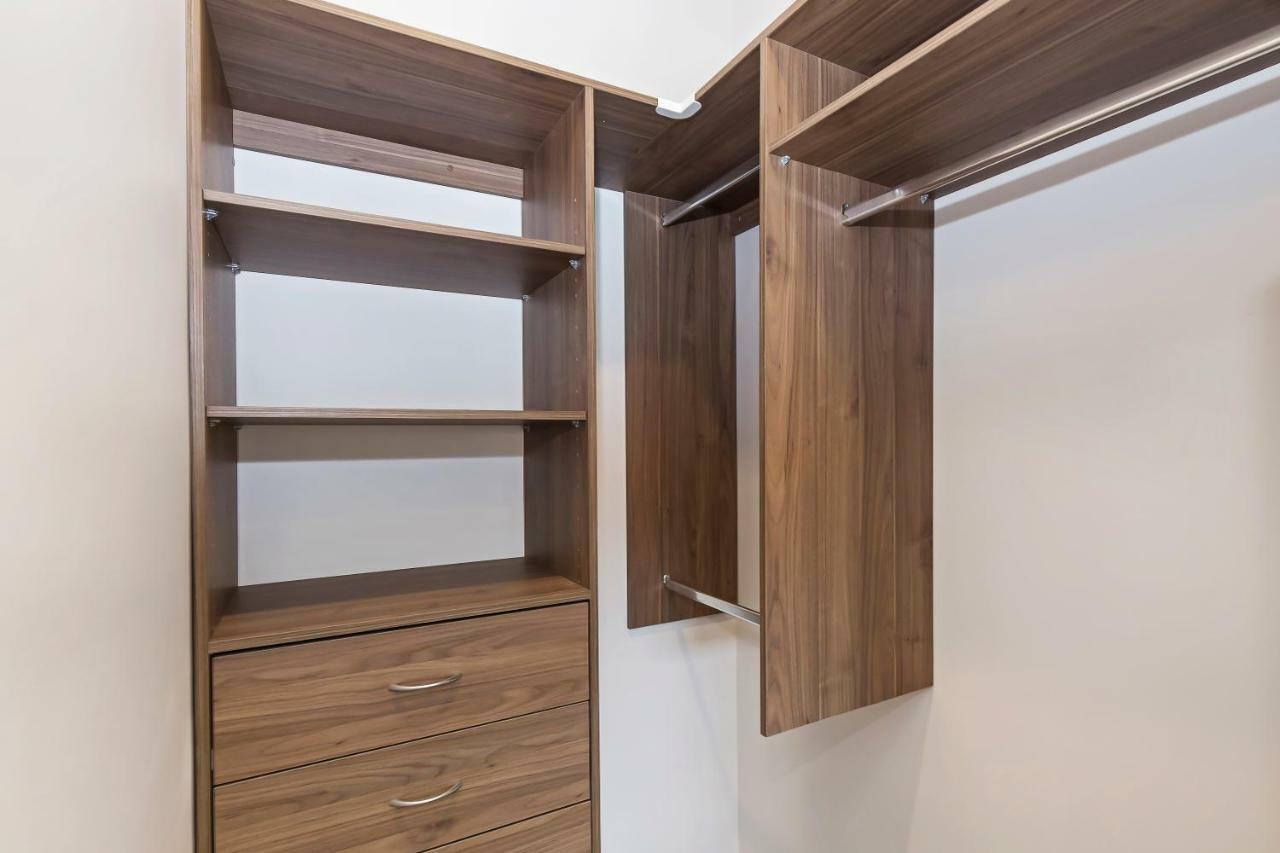 Park Avenue Luxe Townhouse Brand New Sleeps 9 Villa Brisbane